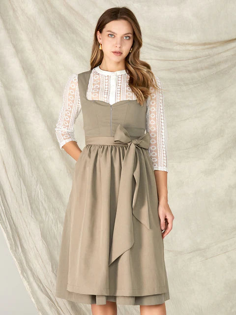 Dirndl Green Velvet: Luxury and tradition in one garment