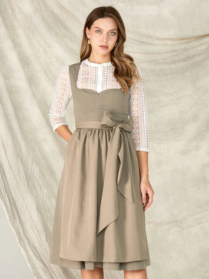 Dirndl Green Velvet: Luxury and tradition in one garment