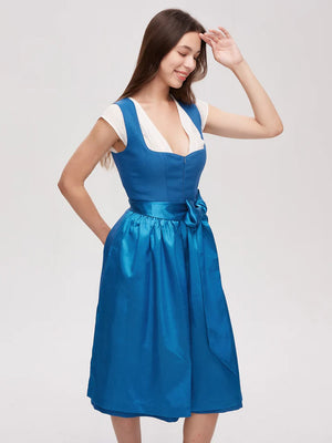 De charmante blauwe dirndl