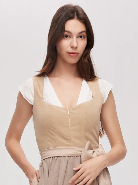 Brown dirndls with color accents: A timeless classic with modern touches