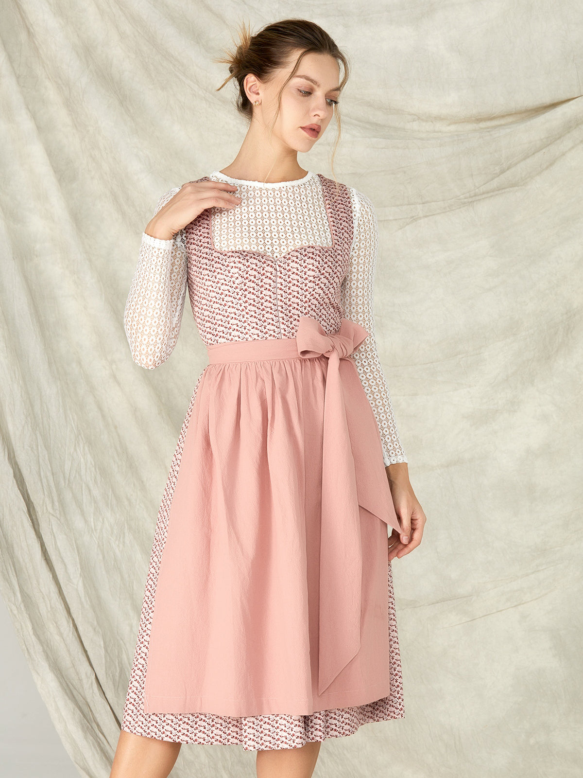 Modernisierte Trachtenmode: Die neue Ästhetik des dirndl rosa und dirndl trend 2025