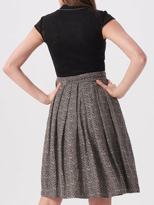 Dirndl Mini Schwarz: Stilvolle Looks für das Oktoberfest und mehr