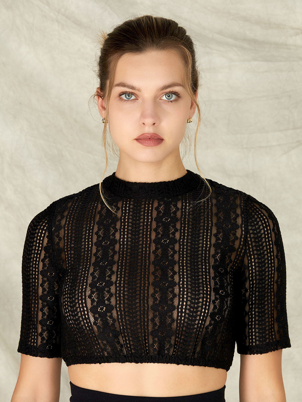 Schwarze Hochgeschlossen Dirndlbluse Aus Lochspitze Inga