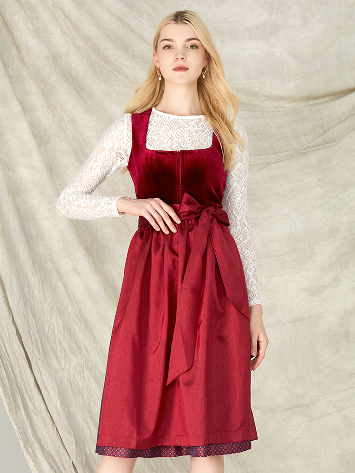 Samt Dirndl In Rot Mit Strukturierter Muster Massia